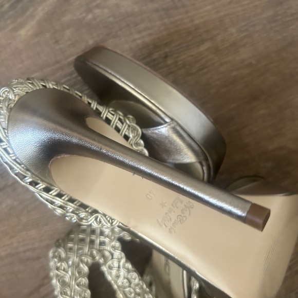 Giancarlo Paoli 9.5 NWOT ultra lux Gold with tiny silver hue stilettos - Picture 6 of 15